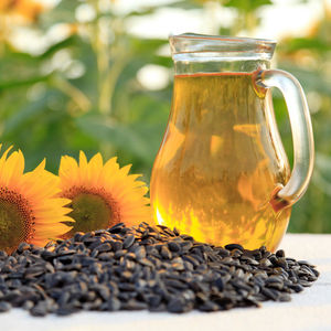 Huile de tournesol raffinée, huile comestible de qualité supérieure, saveur légère, couleur dorée, approvisionnement en vrac pour la transformation alimentaire et la cuisine - Product Image 4
