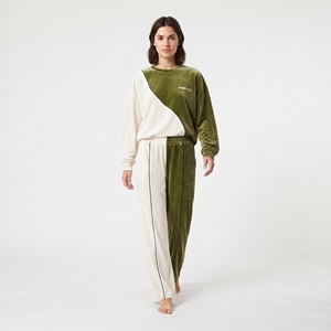Conjunto de Sudadera y Pantalones de Terciopelo para Mujer, Bordado Personalizado, Cuello Redondo, Bloques de Color, Transpirable, Ropa Deportiva de Invierno - Product Image 3