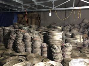 Vente en gros à bas prix de plateau de service rond en jonc de mer avec poignées plateau de service de fruits secs pour table basse, décoration intérieure du Vietnam - Product Image 6