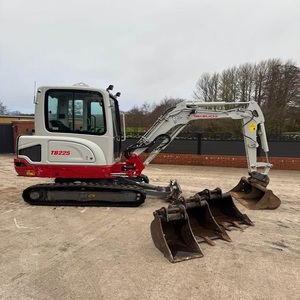 Mini-excavatrice compacte Takeuchi offrant une excellente maniabilité, une puissante force de creusement et une grande efficacité - Product Image 3