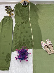 Conjunto de Salwar Kameez de Lujo en Verde Botella Tradicional, Tela Faux Georgette, Bordado Chikankari Lucknowi, Secado Rápido, Corte Recto, para Fiesta - Product Image 3