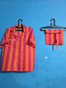 Ensemble pyjama imprimé pour femmes, vêtements de nuit en coton à rayures, haut à manches courtes et pantalon confortable - Product Image 4