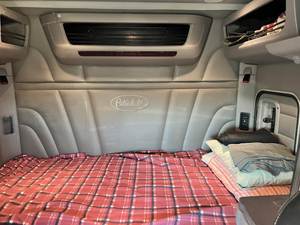 Camion tracteur poids lourd longue portée 6x4 avec cabine couchette, moteur diesel, pour transport routier - Product Image 5