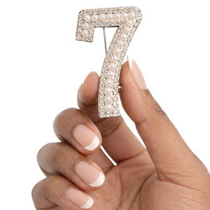 Broche Perle N°5 pour Femme – Élégante Épingle Numérique en Perles et Strass – Bijou Tendance, Cadeau et Accessoire de Mode - Product Image 2