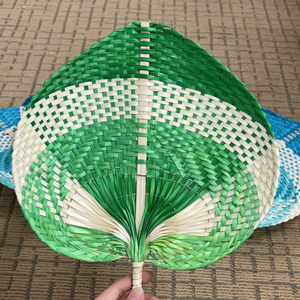 Éventail en bambou Éventail traditionnel en feuille de coco de noix de coco pour mariages fabriqué au Vietnam Éventail en bambou aspect feuilles de palmier - Product Image 2