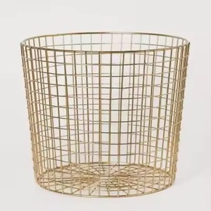 Panier à linge rond en métal doré de qualité supérieure avec mailles fines, sur roulettes pivotantes - Product Image 3