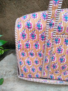 กระเป๋าผ้าฝ้ายพิมพ์ลายบล็อกทำมือ ลายดอกไม้ใบไม้แบบอาร์ติซาน สำหรับเดินทางช่วงสุดสัปดาห์  กระเป๋าถือแบบสะพายไหล่ลายทาง โพลีเอสเตอร์ - Product Image 4