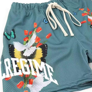 กางเกงขาสั้นผู้ชายแบบกำหนดเองสำหรับฤดูร้อน ความยาวระดับเข่า ผลิตจากโพลีเอสเตอร์ 100% เป็นมิตรกับสิ่งแวดล้อม ลายเรียบ ผ้าตาข่าย มีบริการ OEM - Product Image 2