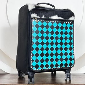 Valises de voyage de luxe en cuir de vachette à poils, à carreaux, faites à la main, style western, avec roulettes pivotantes à 360 degrés - Product Image 4