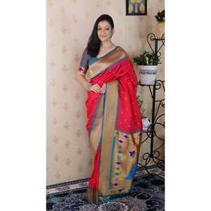 Sari en soie Paithani Bandhani rose, tissé avec des fils Zari, robe de mariée élégante - Product Image 6