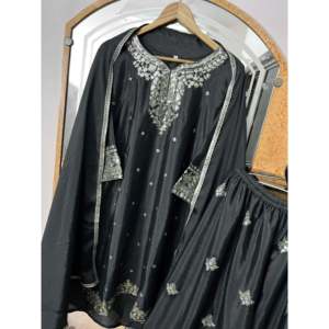 ชุดสูทผ้าชีฟองสวยงามสำหรับงานปาร์ตี้ พร้อมงานปักดิ้นทอง - Product Image 3