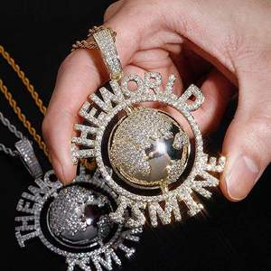 Colgante 'The World Is Mine' con Incrustaciones de Cristales de Imitación, Chapado en Plata, Aleación, Joyería Hip Hop, Regalo Unisex - Product Image 3