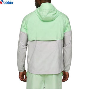 ชุดแจ็คเก็ตและกางเกงขาสั้นผ้าโพลีเอสเตอร์ไนลอนแบบสบายๆ สำหรับผู้ชาย ชุดออกกำลังกายแบบมีแถบสีตัดกัน ชุดกันลมแบบสั้นสำหรับผู้ชาย - Product Image 3