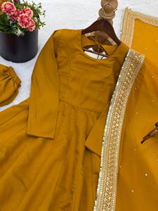 ชุดเดรส Anarkali สีเหลืองมัสตาร์ดปักลาย พร้อมผ้าคลุมไหล่ ชุดพื้นเมืองสำหรับผู้หญิงอินเดีย ปากีสถาน เหมาะสำหรับงานแต่งงานและงานปาร์ตี้ - Product Image 4