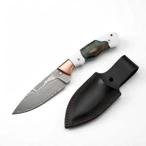 Couteau utilitaire compact artisanal en acier Damas, manche en bois et résine turquoise, poinçon en cuivre, étui en cuir - Product Image 5