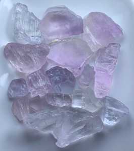 Natural <b>Raw</b> Kunzite <b>Crystal</b> 20 Carat Pink Spodumene Gemstone High AA+ Quality GIA Certified Fracture Filled Faceting Cutting - Product Image 6