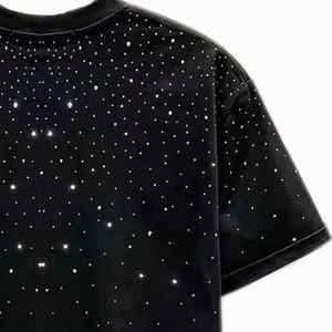 Camiseta de lujo con pedrería y brillo llamativo, algodón premium, corte moderno, ideal para atuendos a la moda y moda diaria. - Product Image 3