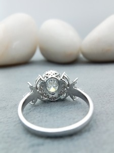 Anillo de compromiso, boda, fiesta o aniversario clásico para mujer, certificado, de oro de 14k o 18k, con diamante solitario fino de corte VVS. - Product Image 3