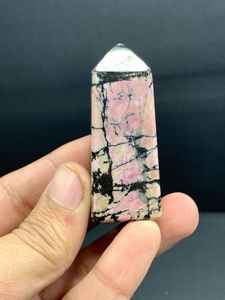 หินโรโดไนต์ปากีสถานทรงหอคอยขนาดใหญ่ ขัดเงาด้วยมือจากหินธรรมชาติ สำหรับตกแต่งบ้านและงานบำบัดพลังงาน - Product Image 3