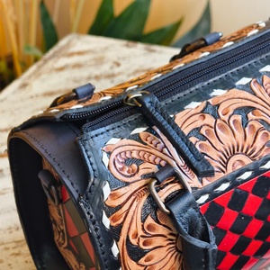 Bolsos cruzados de cuero genuino Venus Leathers, estilo western, hechos a mano, con estampado floral y letras, cierre de cremallera rápido, 45-55 cm, ¡los más vendidos! - Product Image 5