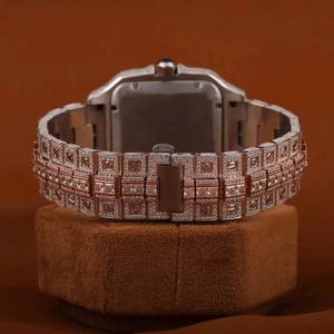Montre-bracelet en moissanite de qualité supérieure avec boîtier en acier inoxydable et mouvement à quartz, idéale pour les occasions formelles ou décontractées, à vendre - Product Image 2