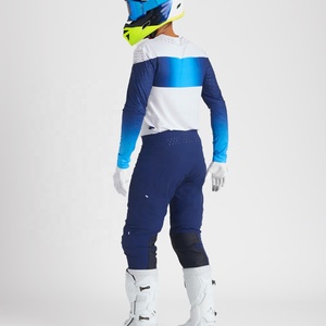 Trajes de Motocross Personalizados con Tela Impermeable Ajuste Elegante Diseñado para Entusiastas DE LAS Carreras Etiquetas y Etiquetas Disponibles - Product Image 2