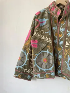 Elegante Chaqueta de Terciopelo para Mujer, Bordada con Motivos Florales, Diseño Multicolor, Estilo Boho Chic - Product Image 2