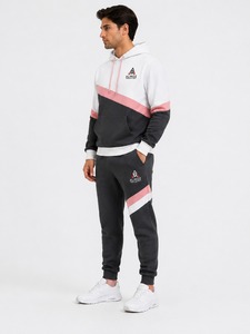 Chándal para hombre hecho con tela elástica transpirable que proporciona comodidad duradera para deportes, fitness y uso casual. - Product Image 4