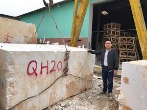 Bloques de Mármol Blanco Natural Sólido para Proyectos de Construcción a Gran Escala, Material de Piedra Cruda de Alta Calidad de Vietnam - Product Image 3