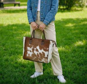 Sac fourre-tout en cuir véritable de vachette à poils, fermeture éclair, broderie, couleur unie - Sac à bandoulière de créateur pour femme LHTB-0025 - Product Image 1