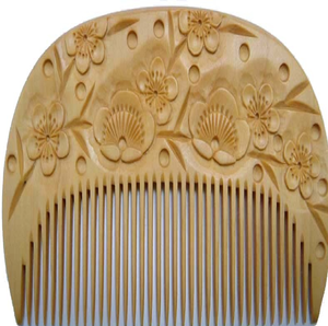 Peigne à cheveux unique en bois, orné d'un bouquet de fleurs sculptées en trois dimensions, disponible à prix de gros. - Product Image 4