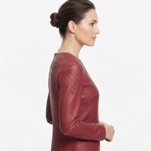 T-shirt en cuir brodé pour femme à manches longues, haut moderne en cuir PU de vachette de qualité supérieure à col rond, fabrication en gros - Product Image 5