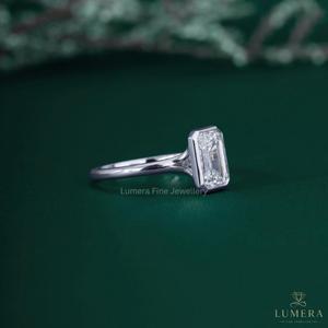 Anillo con Diamante Cultivado en Laboratorio de 2.05 Quilates, Corte Esmeralda, Color E, Engaste de Bisel, VS1, Certificado IGI, Oro Sólido de 10k/14k/18k, Regalo de Compromiso de Lujo - Product Image 4