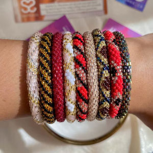 Conjunto de pulseras de ganchillo con cuentas de vidrio, joyería de cuerda tejida a mano para mujer, accesorio de muñeca, recuerdo o regalo para fiesta de verano en la playa - Product Image 1