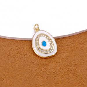 Pendentif mauvais œil plaqué or émail blanc bleu Accents zircon cubique incrusté de laiton pour collier de fête bijoux - Product Image 3