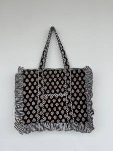Sac fourre-tout bohème en coton avec motif floral, bordure à volants, longues poignées, ouverture zippée, idéal pour le shopping, les voyages, la plage, toutes saisons - Product Image 1