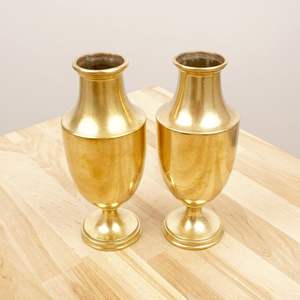 Vase à fleurs minimaliste en métal, conçu pour une décoration intérieure simple, style scandinave et esthétique épurée - Product Image 1