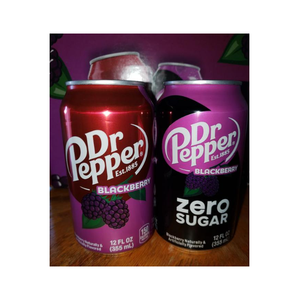 Refresco de Dr Pepper con Sabor a Mora, Paquete de 12 Latas de 12 Onzas, Contiene Menos del 2% de Colorante de Caramelo, Sabores Naturales y Cafeína - Product Image 1