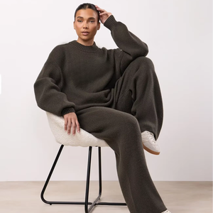 Conjunto deportivo para mujer, corte ajustado, tela de algodón y poliéster, sudadera con cremallera, pantalones jogger, ropa para gimnasio, fitness y entrenamiento. - Product Image 1