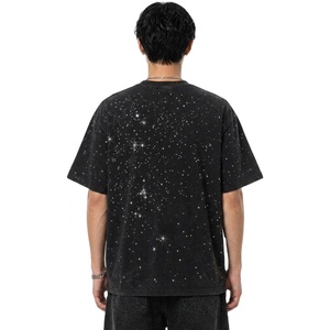 เสื้อยืดผู้ชายแบบสั่งทำล่าสุด พิมพ์ลายโลโก้ด้วยคริสตัลแบบรีดร้อน ขายส่งเสื้อผู้ชาย ราคาดีที่สุด ปักคริสตัลตามแบบที่ต้องการ - Product Image 3