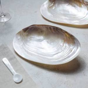 Plato decorativo contemporáneo y elegante con detalles de nácar para restaurantes boutique, eventos y regalos corporativos de Vietnam - Product Image 4