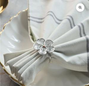 Anneau de serviette en acier inoxydable en forme de fleur, design nordique, durable, largeur 4,5 cm, accessoire de décoration de table de mariage - Product Image 4