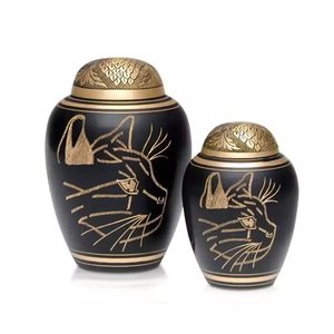 Urne funéraire artisanale en laiton pour cendres, design traditionnel avec bande sculptée, pour cendres humaines adultes - Product Image 5