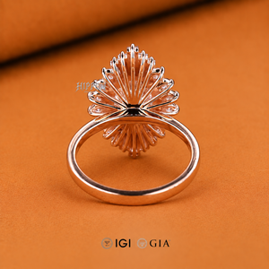 แหวนหมั้นเพชรทรงโอวัล 1.50 กะรัต ประดับเพชรแบบเฮโล ได้รับการรับรองจาก IGI แหวนเพชรเพาะเลี้ยงในห้องปฏิบัติการ แหวนเฮโลลายเกล็ดหิมะ แหวนแต่งงานสำหรับเธอ - Product Image 3