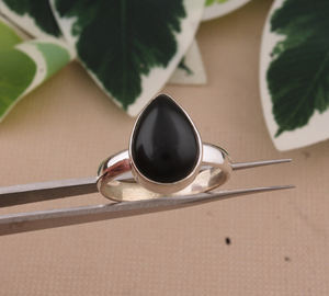 Bague Solitaire Classique Bohème Faite à la Main en Argent Sterling 925 avec Onyx Noir Taillé Poire Sertie Clos, Certifiée Mariage de Jaipur - Product Image 5