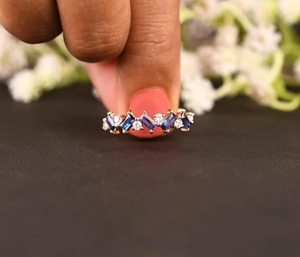 Bague éternité en saphir bleu taille baguette 2x4mm avec pierres rondes de 1mm en argent sterling 925 plaqué or, bijoux de mariage élégants - Product Image 1