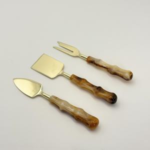 ชุดอุปกรณ์ชีสสแตนเลสพร้อมด้ามเรซิ่น ดีไซน์สวยงาม ชุดช้อนส้อมโลหะราคาประหยัด - Product Image 6