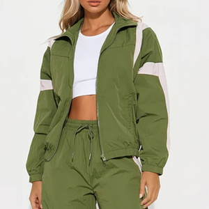 Conjunto Deportivo de 2 Piezas para Mujer, Chaqueta Corta Cortavientos y Pantalones Anchos - Product Image 3