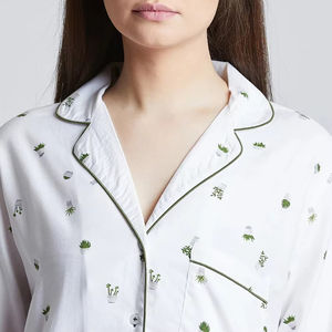 Conjunto de Pijamas de Lujo para Parejas, Transpirables, de Seda/Algodón, Manga Corta, para Hombre y Mujer, Satén Liso, con Logotipo Frontal - Product Image 2