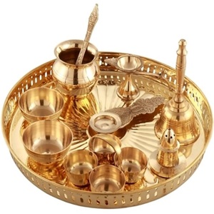 Ensemble de thali de prière en laiton plaqué or, plateau rond poli avec Diya, Roli, Chawal, décoration de temple - Product Image 1